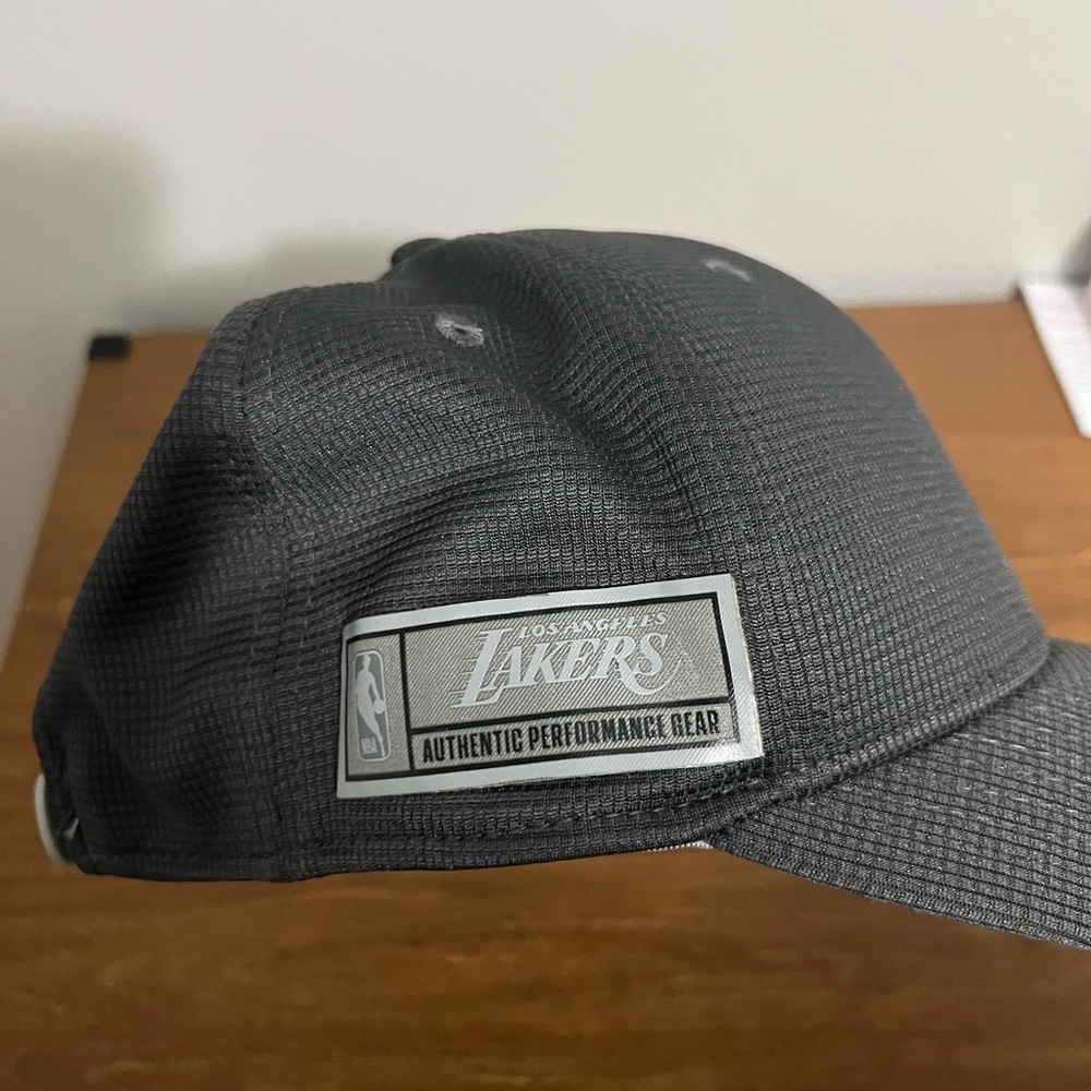 Los Angeles Lakers Fan Cap Silver Gray Grey New Era Basketball Hat NBA
